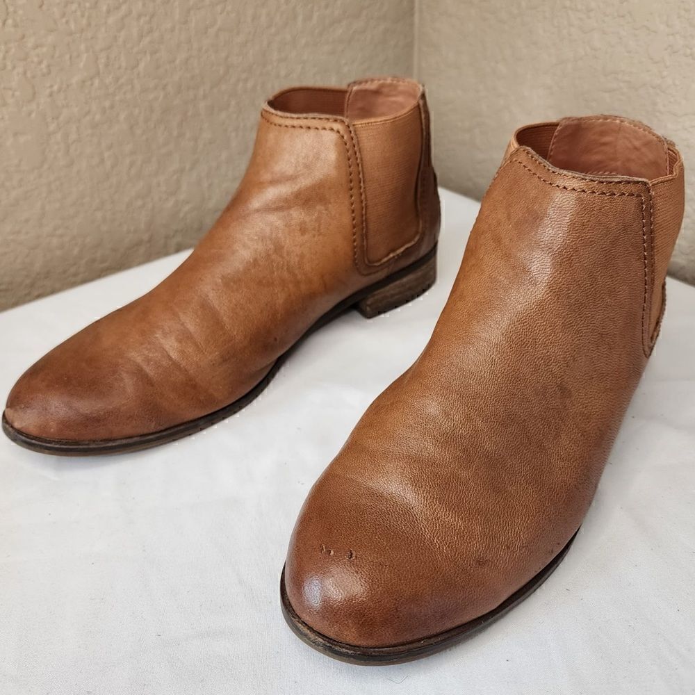 Frye- Carly Chelsea Ankle Camel Leather Pull On Neutral Booties, Size 8M